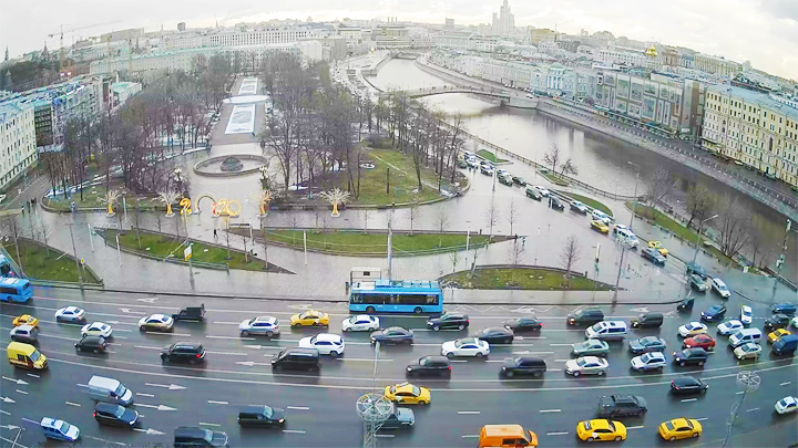 Онлайн веб-камера на улице Серафимовича в Москве